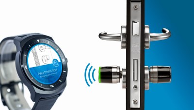Lo smartwatch LG usa BlueID per aprire il cilindro elettronico Libra Smart di ISEO