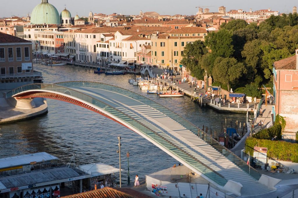 Via il vetro dal Ponte di Santiago Calatrava a Venezia, iniziano i lavori Ponte Calatrava Venezia