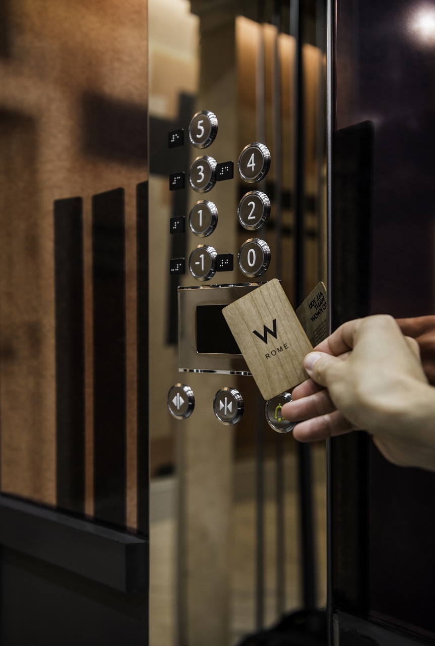 Controllo accessi. Il primo W hotel in Italia incontra le soluzioni tecnologiche dormakaba Ultimate W modifiche red