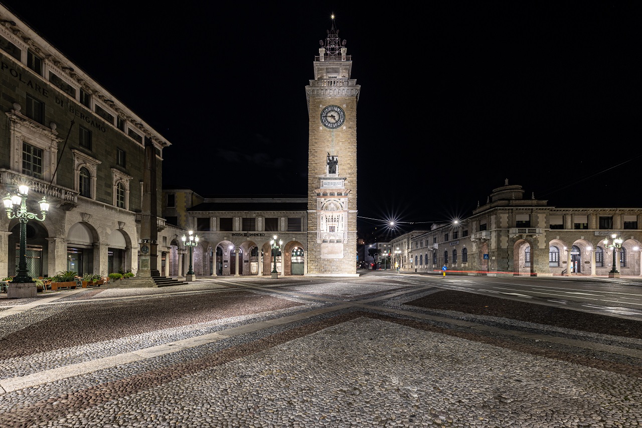 Centro Piacentiniano, nuova luce per i monumenti del cuore di Bergamo 20230204 JF7A7878 2 red