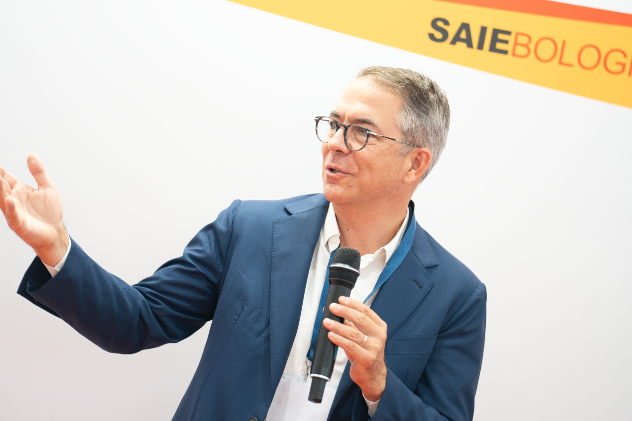 Efficientamento degli impianti termici: le proposte di ANICA al SAIE 2024 per ridurre emissioni e costi 01. David Herzog Hoval Presidente ANICA e1728976887319