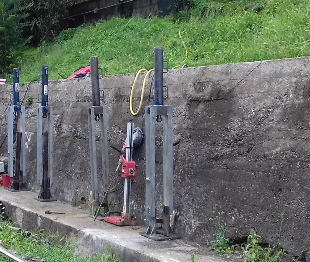 Consolidamento muro di contenimento linea ferroviaria: la soluzione con micropali precaricati Foto 3