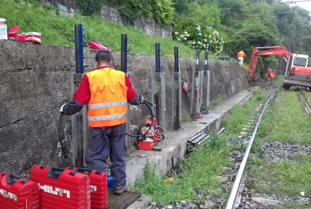 Consolidamento muro di contenimento linea ferroviaria: la soluzione con micropali precaricati Foto 4