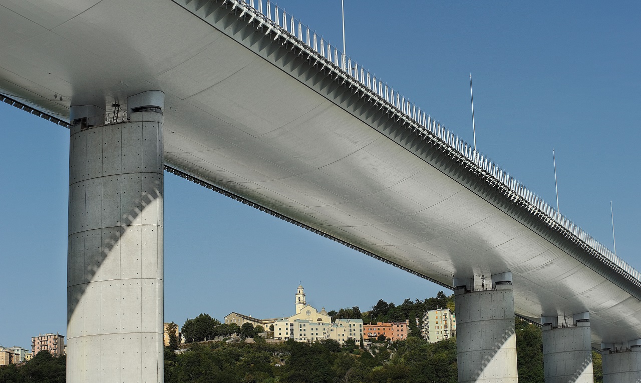 La (ri)carbonatazione del calcestruzzo: un processo naturale di assorbimento di CO₂ Foto Ponte Genova @Caccuri agenzia Contrasto per Italcementi red