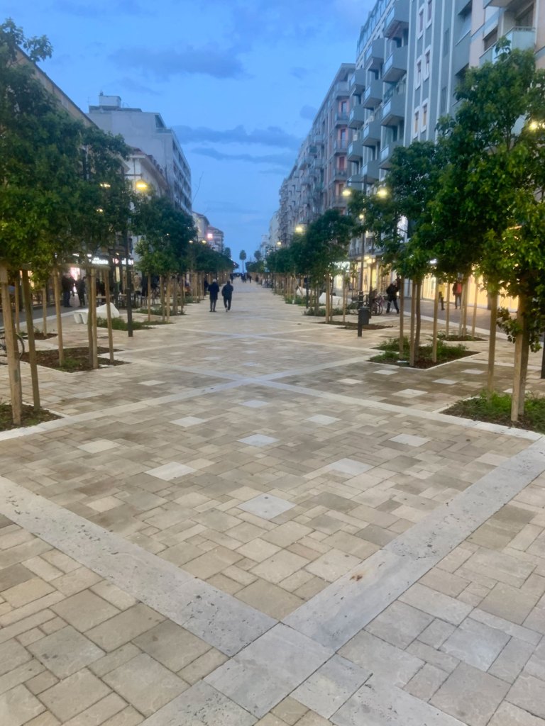 Riqualificazione sostenibile di Corso Umberto I e Piazza Sacro Cuore a Pescara: pavimentazioni innovative e a basso impatto ambientale 2 Piazza Umberto I Pescara