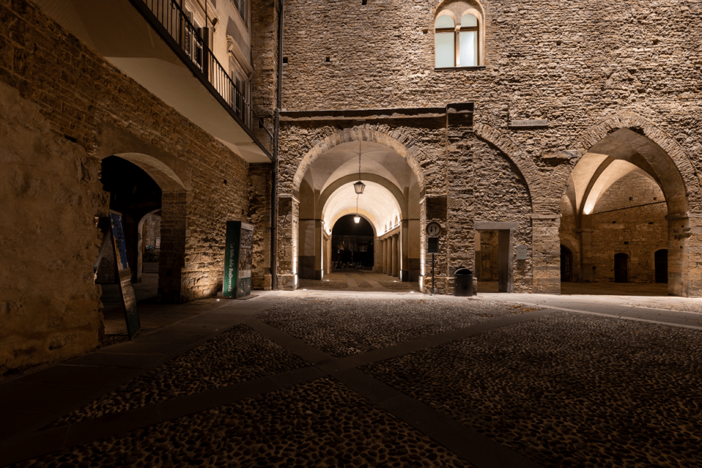 Illuminazione LED per Piazza Cittadella a Bergamo: il progetto Telmotor tra efficienza, design e controllo KNX JF7A0839