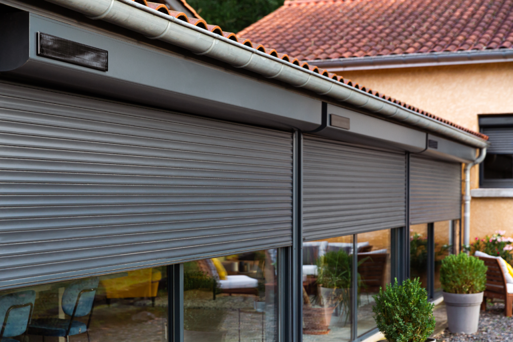 Estate smart: le soluzioni Somfy Climate per proteggere la casa dal caldo 3 Estate smart: le soluzioni Somfy Climate per proteggere la casa dal caldo motori solari