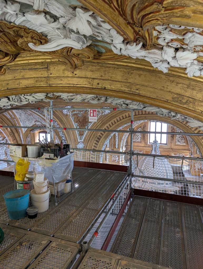 Restauro della Chiesa dei Gesuiti a Venezia: ponteggi Layher leggeri e versatili per un cantiere complesso 6 Restauro della Chiesa dei Gesuiti a Venezia: ponteggi Layher leggeri e versatili per un cantiere complesso 1000035370