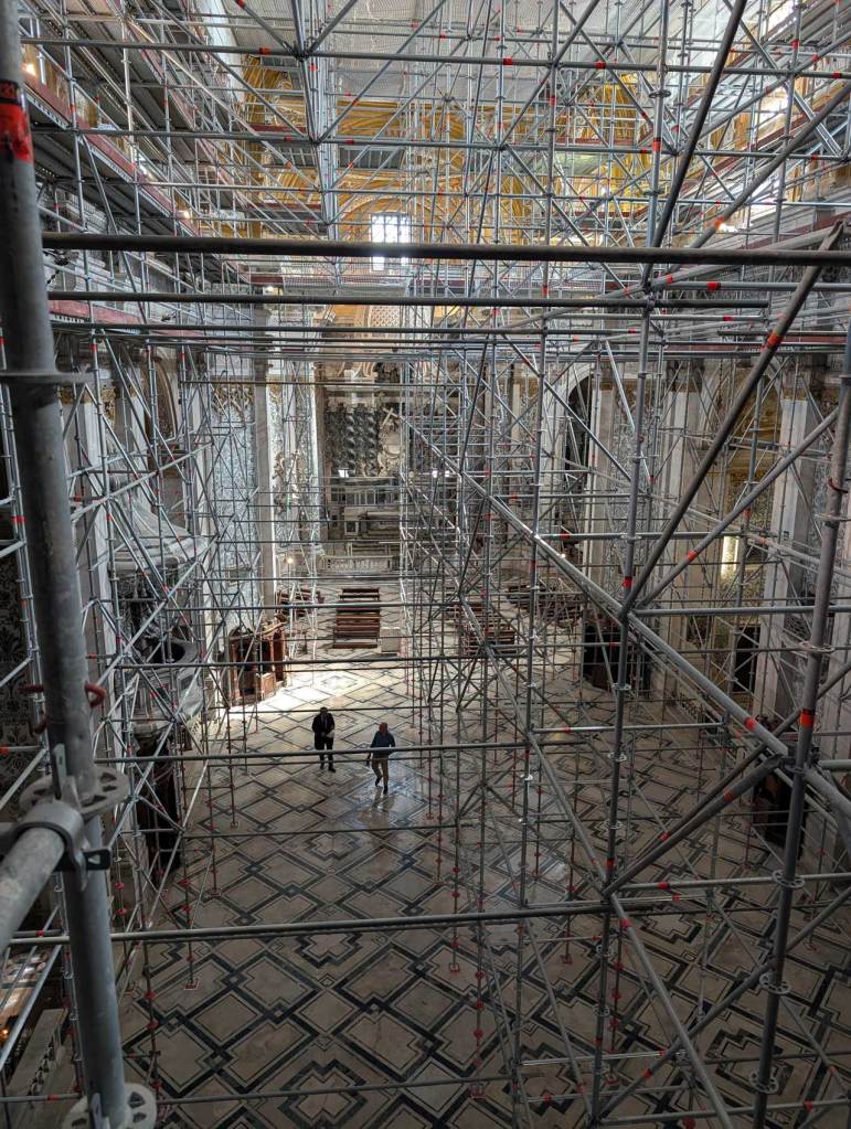 Restauro della Chiesa dei Gesuiti a Venezia: ponteggi Layher leggeri e versatili per un cantiere complesso 3 Restauro della Chiesa dei Gesuiti a Venezia: ponteggi Layher leggeri e versatili per un cantiere complesso 1000035372