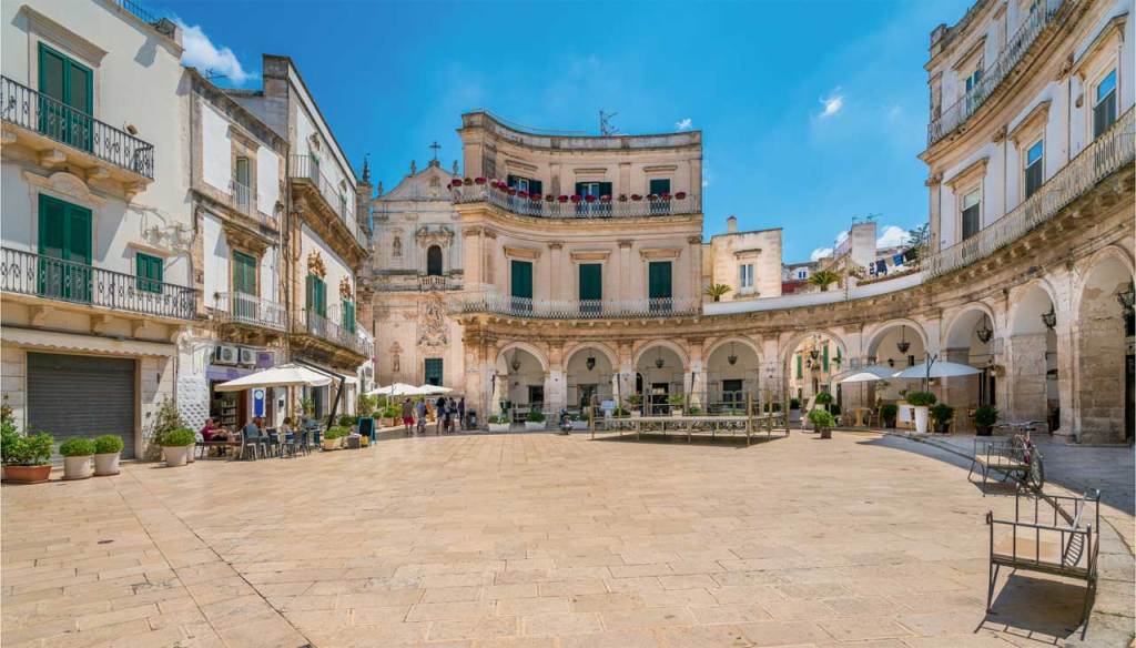 Pavimentazioni urbane in pietra naturale: durabilità e alte prestazioni con i sistemi FASSAFLOOR PAVÉ 1 Pavimentazioni urbane in pietra naturale: durabilità e alte prestazioni con i sistemi FASSAFLOOR PAVÉ Fassafloor Pave applicazione