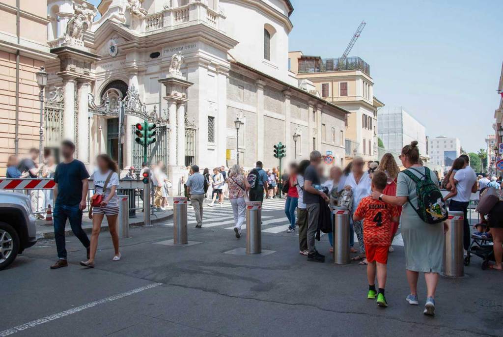 Piazza San Pietro più sicura: i dissuasori Pilomat integrano tecnologia e design urbano 2 Piazza San Pietro più sicura: i dissuasori Pilomat integrano tecnologia e design urbano pilomat roma giubileo 2