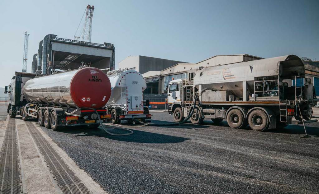 Porto di Ortona: riqualificazione della banchina di Riva con calcestruzzi ad alte prestazioni e pavimentazioni i.tech CARGO 1 Porto di Ortona: riqualificazione della banchina di Riva con calcestruzzi ad alte prestazioni e pavimentazioni i.tech CARGO Carichi Porto di Ortona