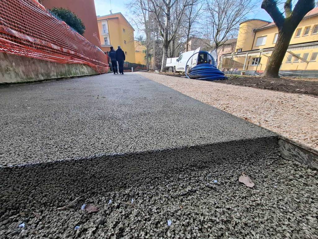 Casalecchio di Reno: infrastrutture verdi e percorsi drenanti per la rigenerazione del quartiere Croce Immagini ciclabile work in progress arch Filippo Piva
