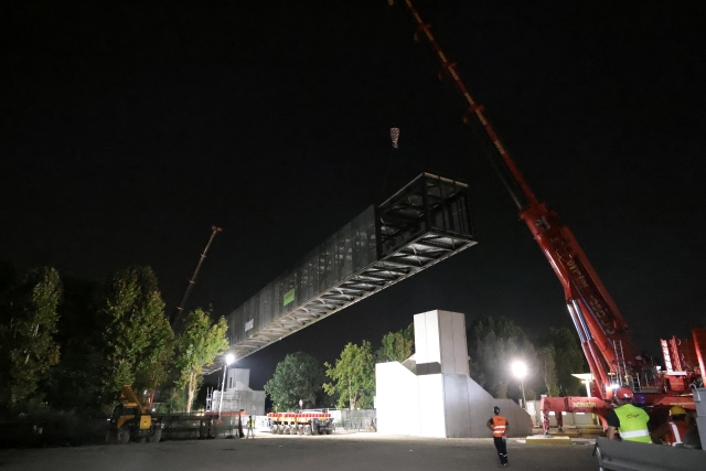 Nuova passerella pedonale a Linate: completato il varo del collegamento tra parcheggio P4, M4 e aeroporto 0N5A7175 tn