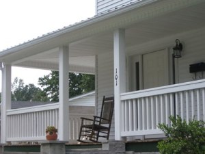 Realizzazione portici e pensiline, ci vuole il permesso di costruire? portico americano
